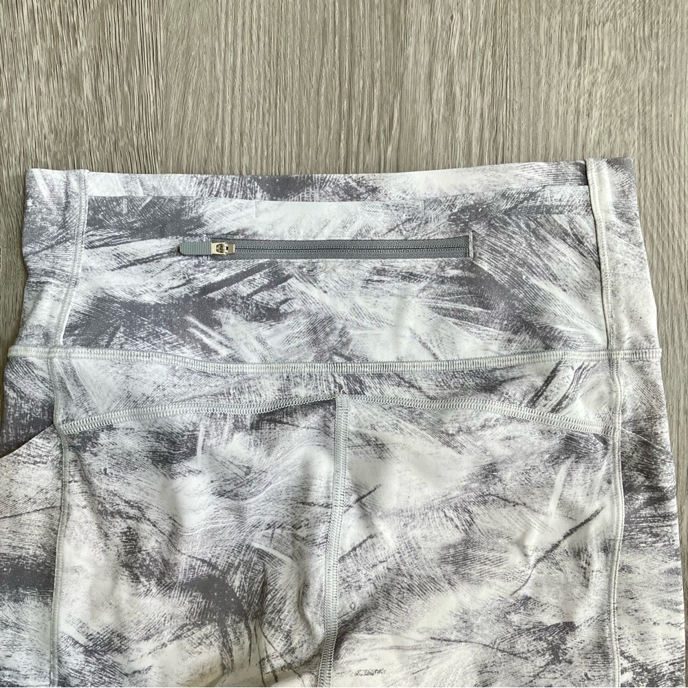 Lululemon Pace Perfect Crop Leggings Women's Size 6 Gray Activewear Pockets - Picture 6 of 15